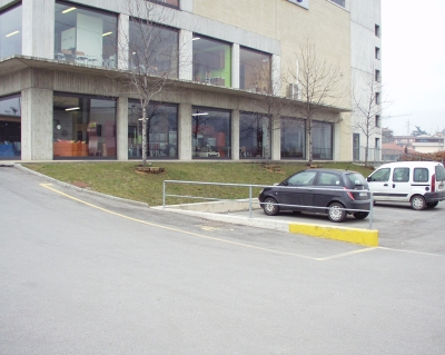 Parcheggio riservato con pendenza irregolare